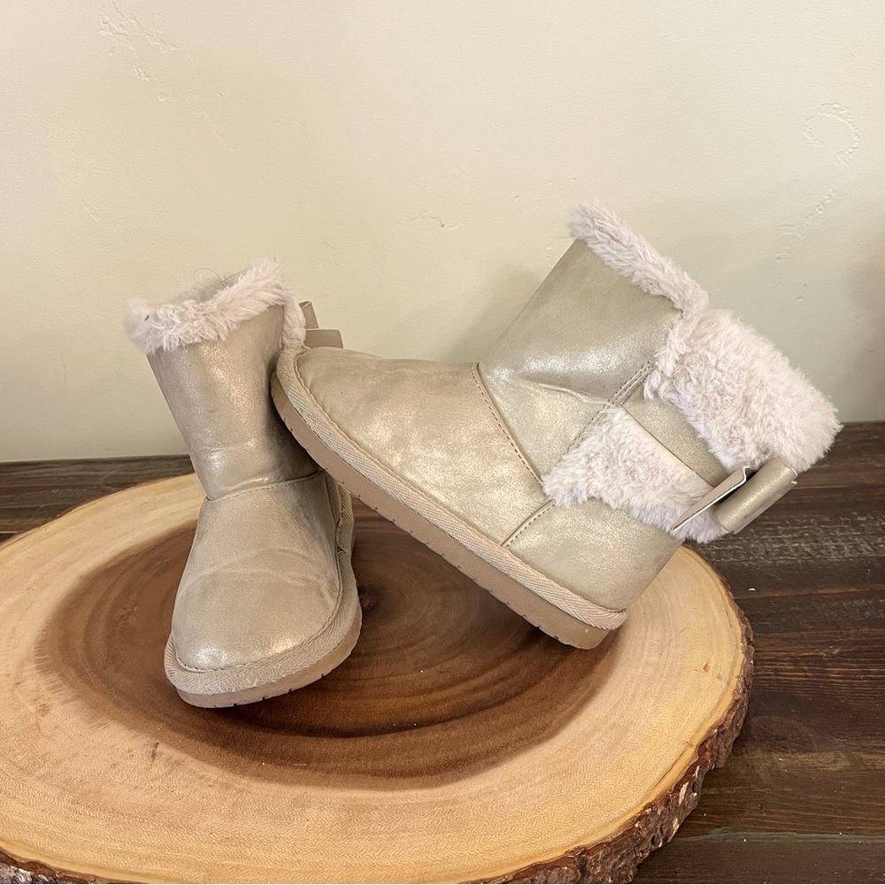 The Children’s Place light gold Fur Trim Boots size 9 toddler